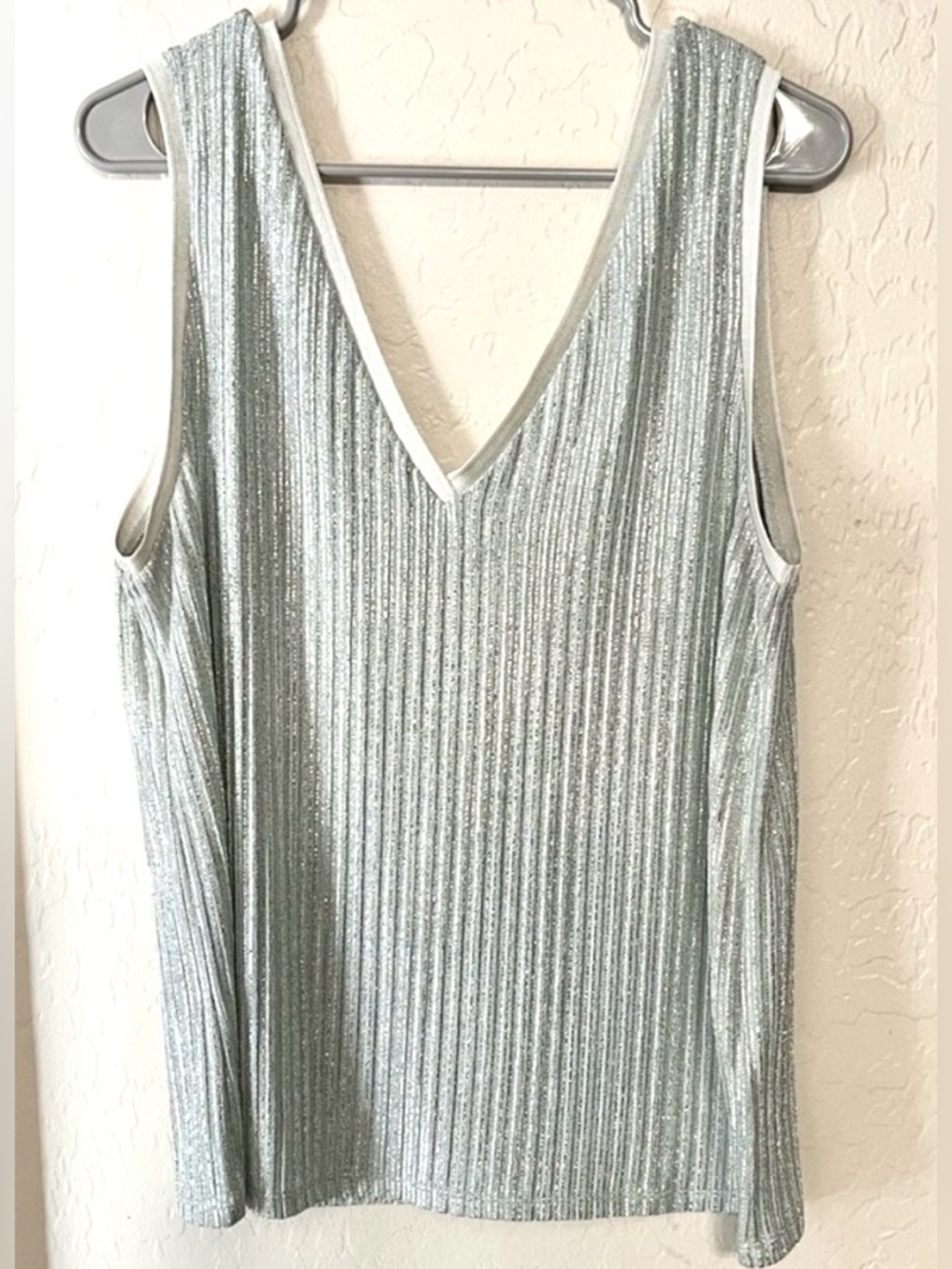NWOT Ted Baker Metallic Shimmer Sleeveless V-Neck Top Gold Silver Size 4